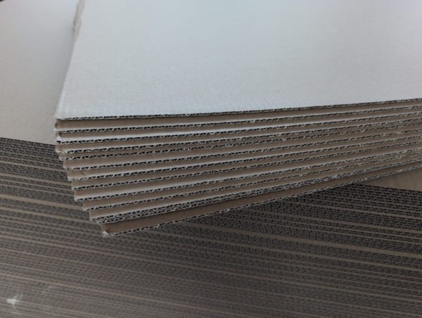 B perdirbtas 310gsm gofro kartonas